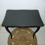 Table d'appoint à pieds galbés