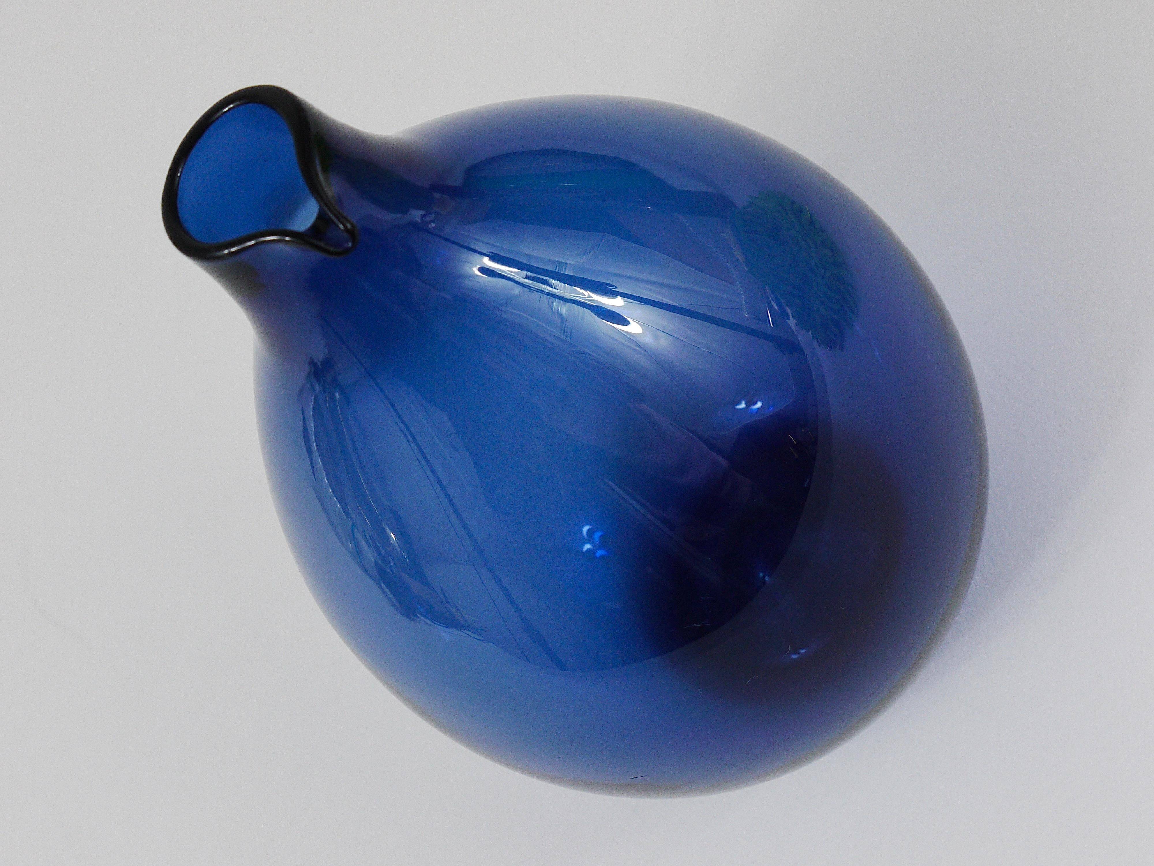 Glass vase signed Bleu Timo Sarpaneva Pullo Oiseau, Iittala, Finland, 1950s