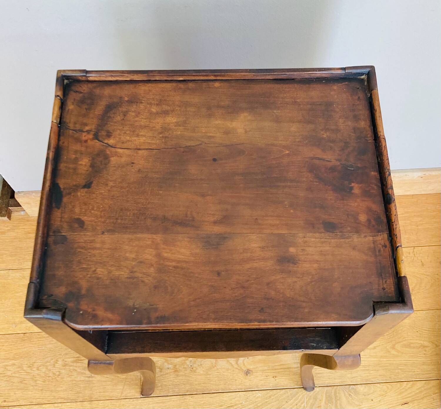 Louis XV bedside table or snack table, 18th century, quadrilobed side openings