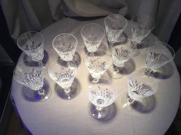 Suite de 12 verres a eau en cristal de baccarat modele carcassonne