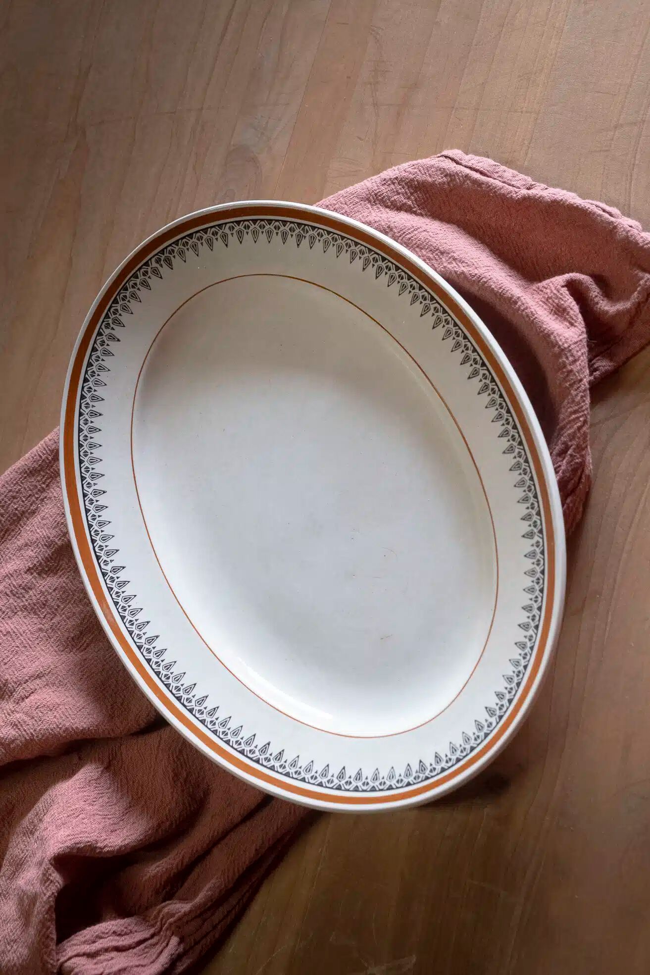 Oval plate "Odette"