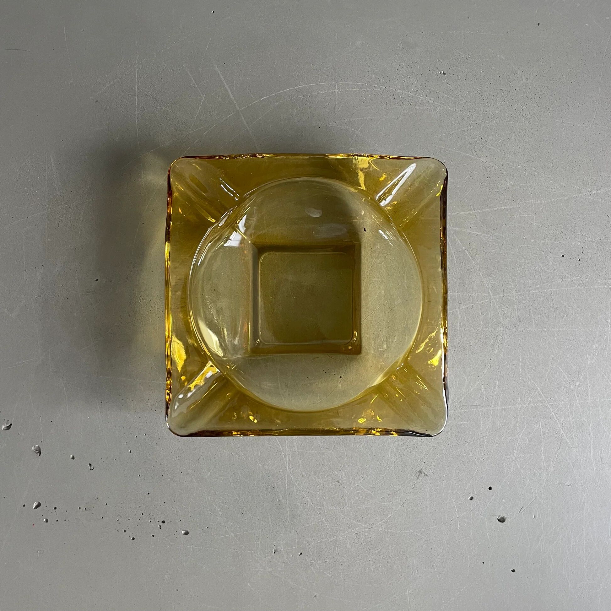 Cendrier vintage en verre jaune