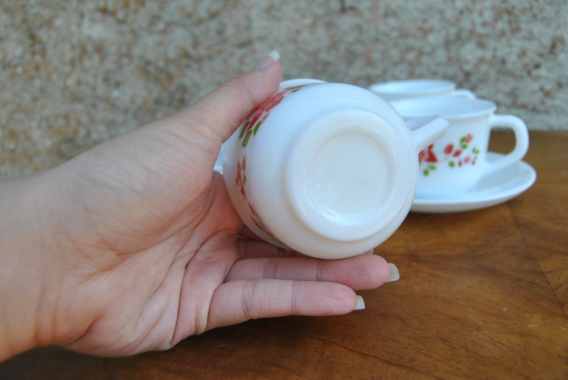 Series of 4 cups et under cups pink patterns Arcopal 80s