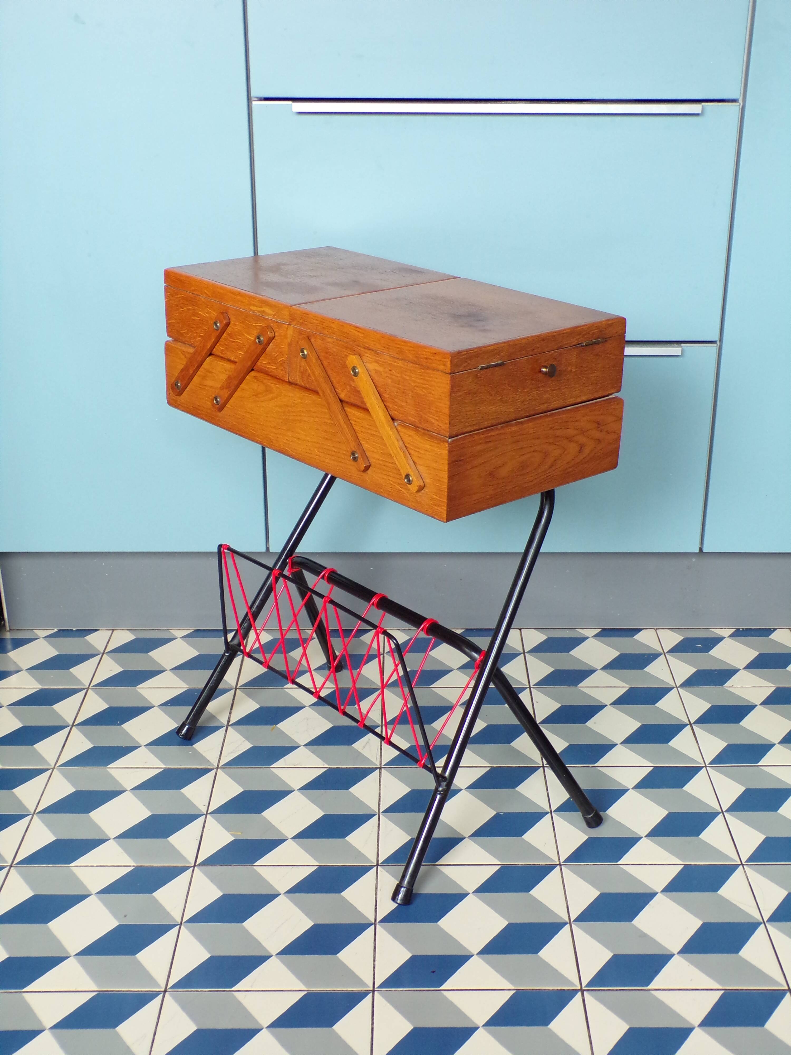 Vintage Scoubidou Worker