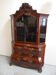 Cabinet en porcelaine d’acajou antique