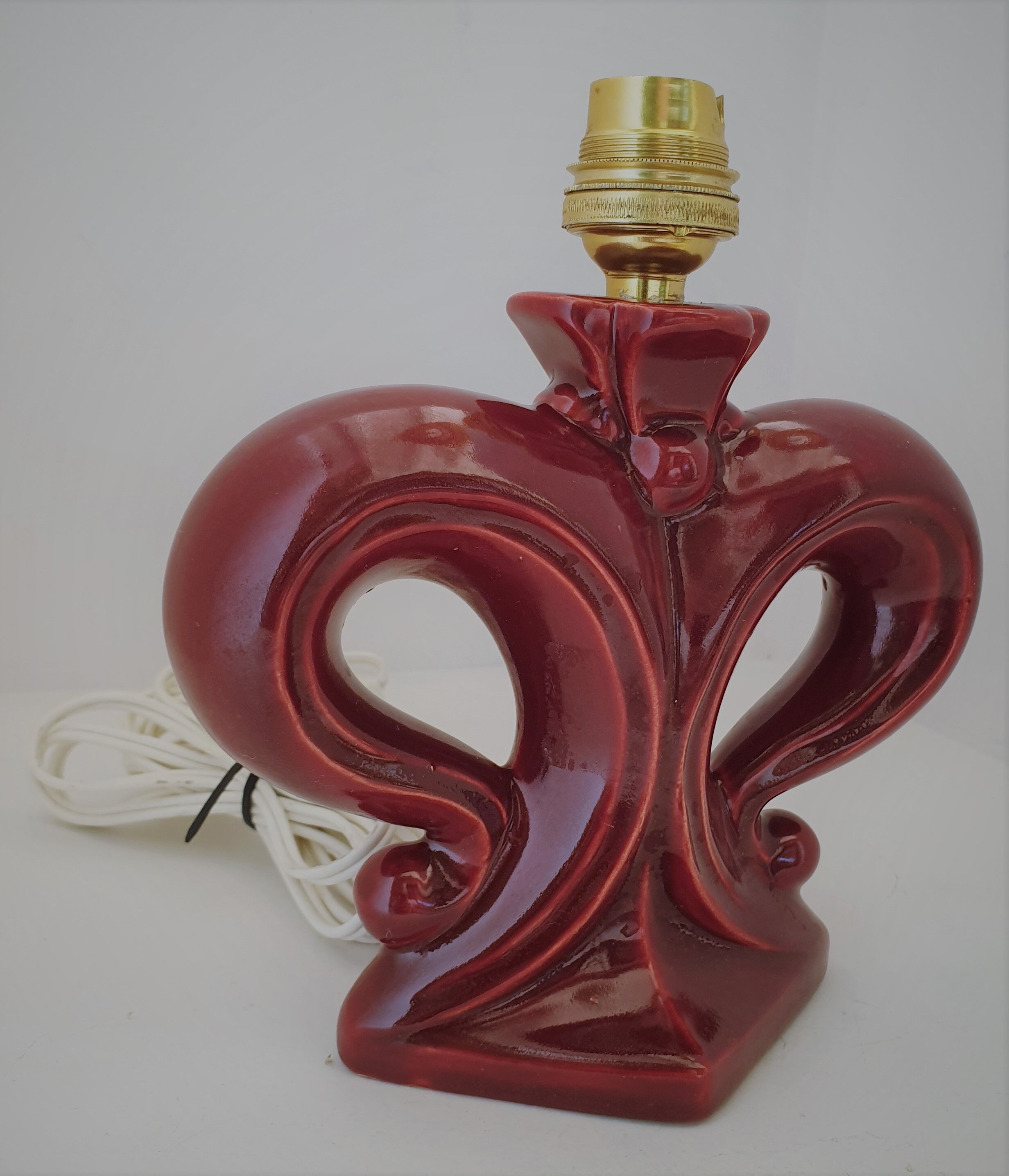 Stylized ceramic décor lamp foot