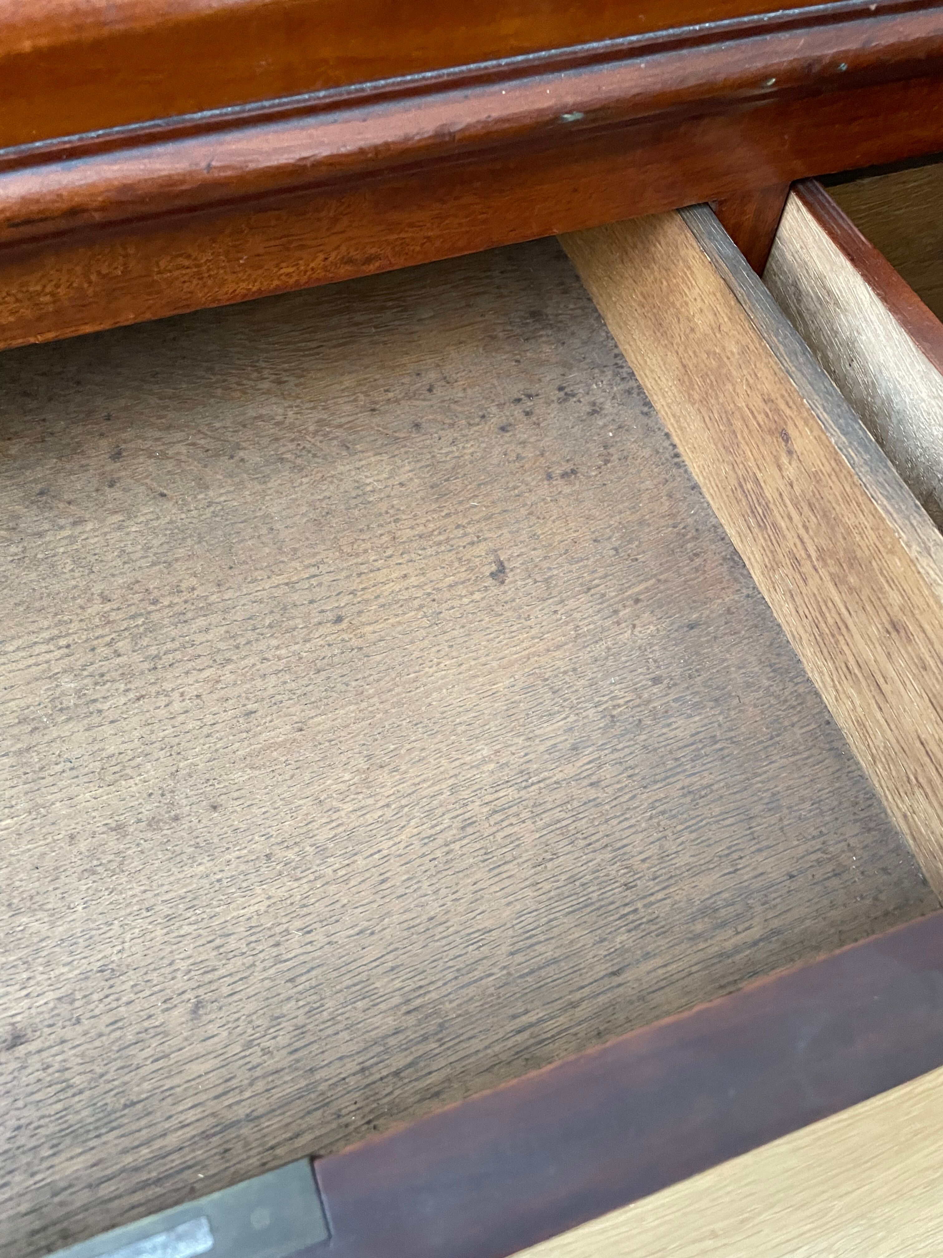 Stepped office XIXth