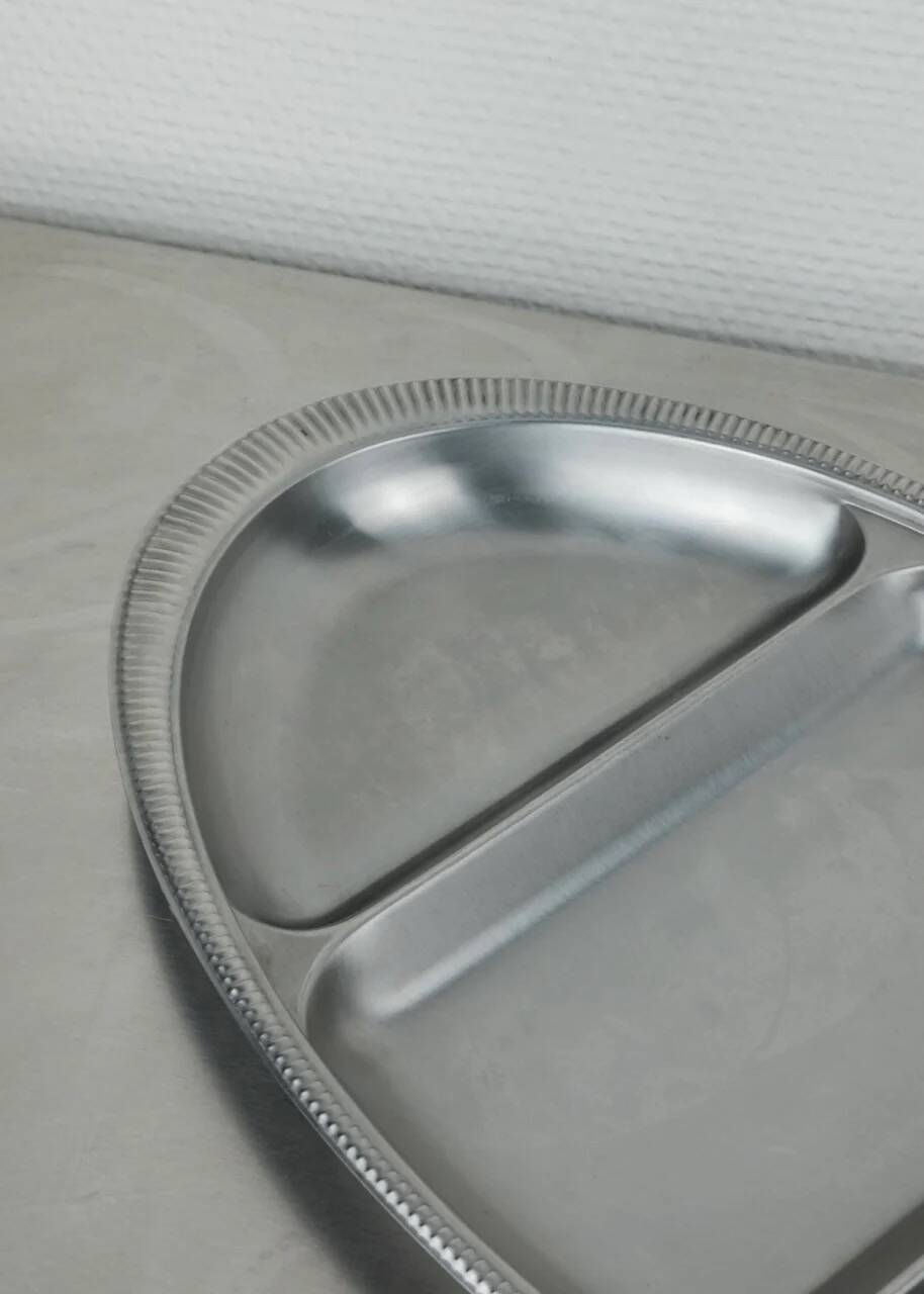 serviteur ovale en inox contour travaillé