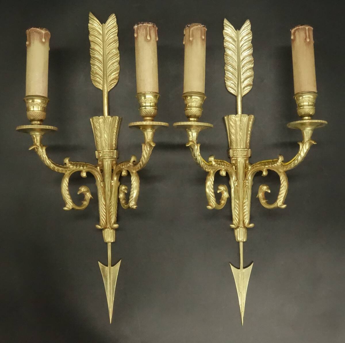 Paire d'appliques en bronze doré flèche et têtes d'aigle style Empire