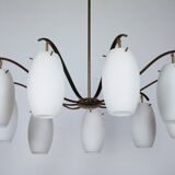 Rare lustre Arredoluce Monza à 9 lumières en laiton et verre opalin, Italie, 19