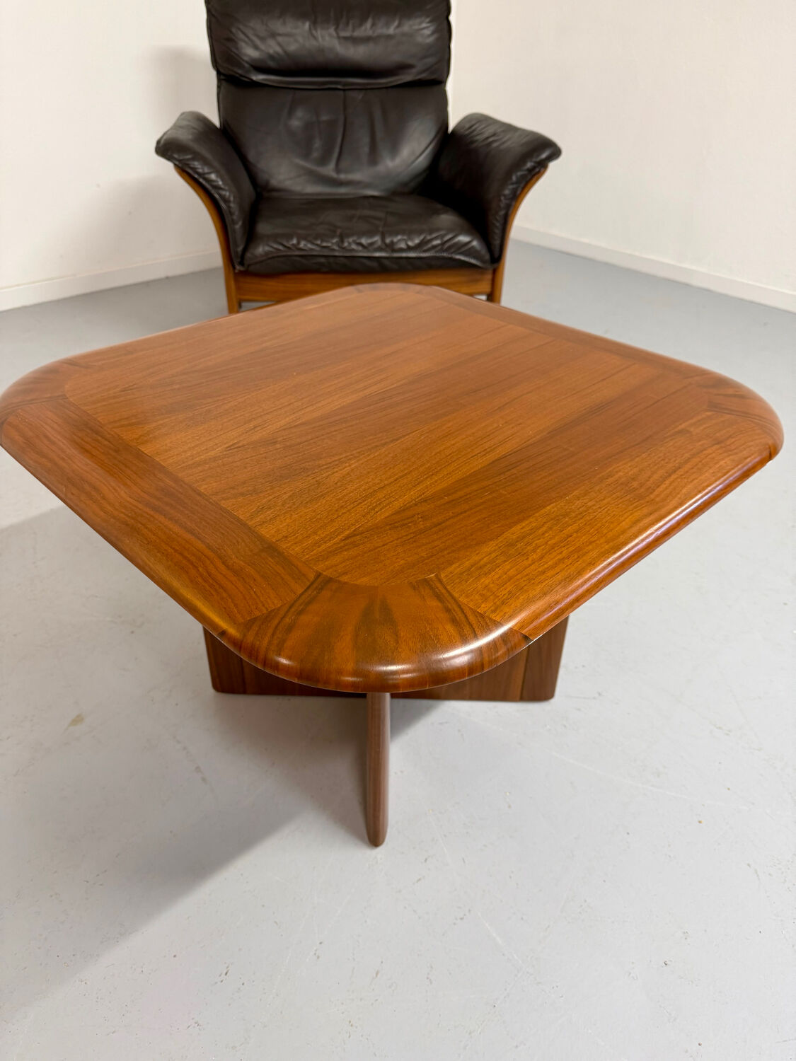 Small Scandinavian design coffee table from the 70s, vintage Hohnert.