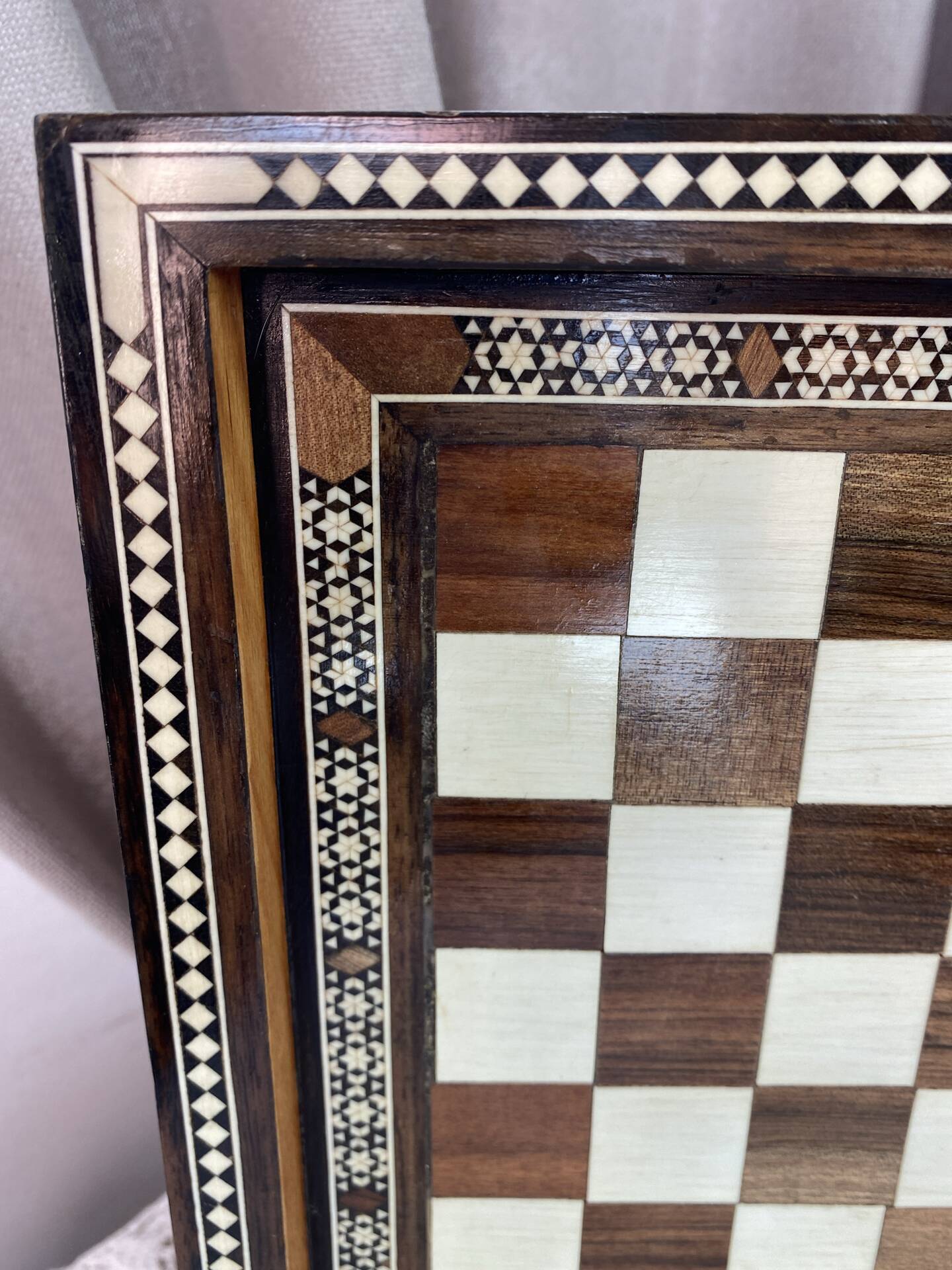 Jeu d’échec en marqueterie 