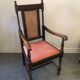 Fauteuil en bois sculpté et cannage