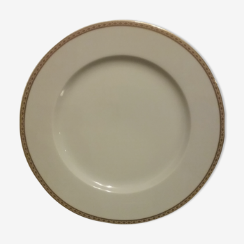 Assiette en porcelaine fine avec liseré doré