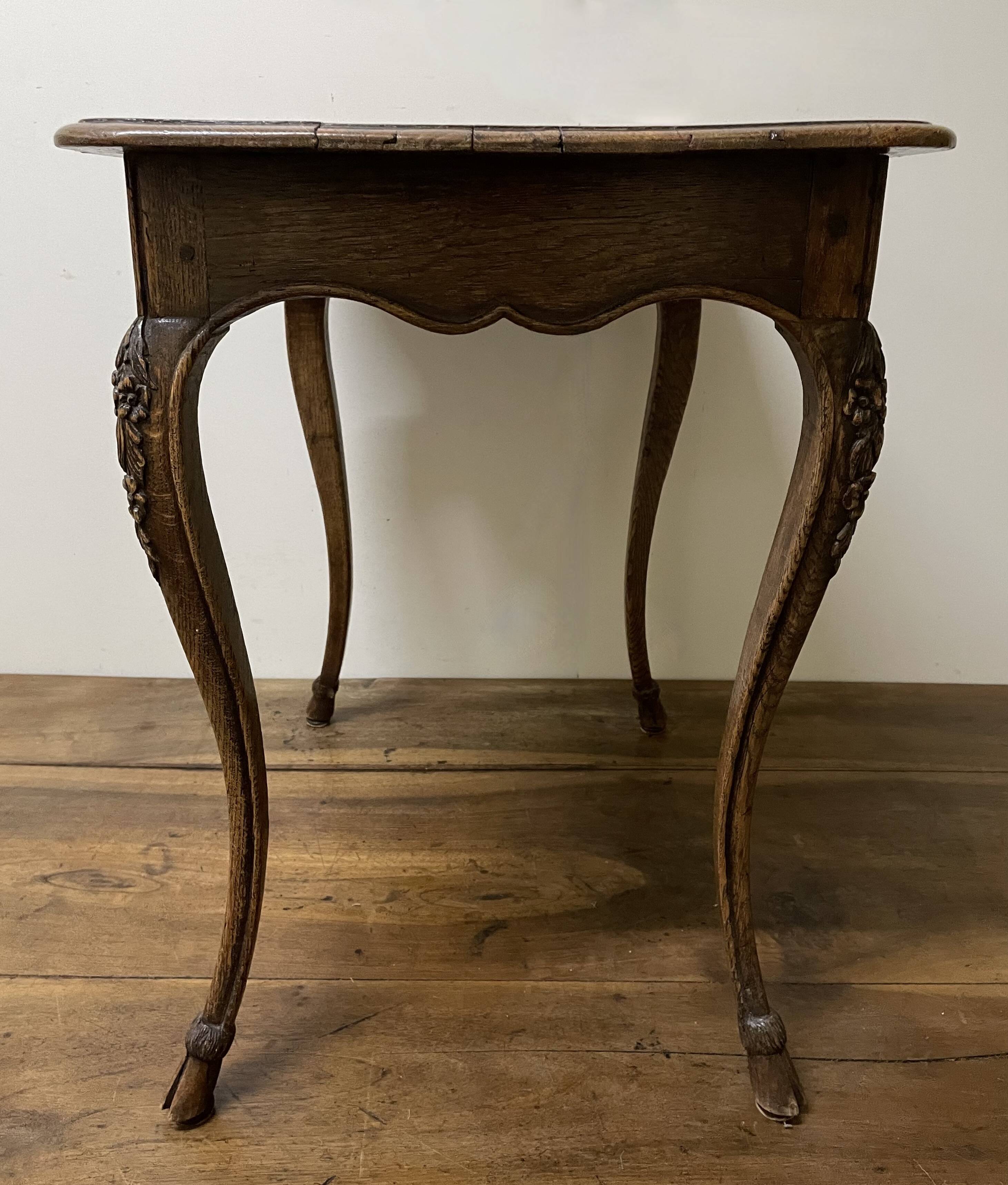 Table d appoint en chêne d époque du XIX ème siècle