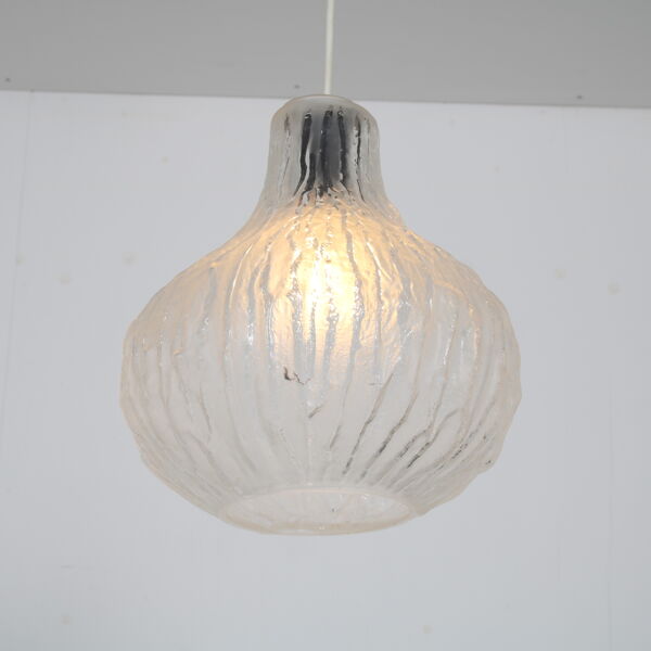 Lampe suspendue en verre dépoli des années 1960 d’Autriche