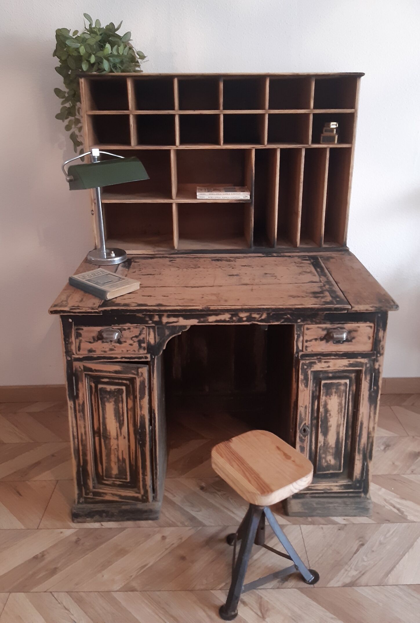 Bureau tri postal en bois