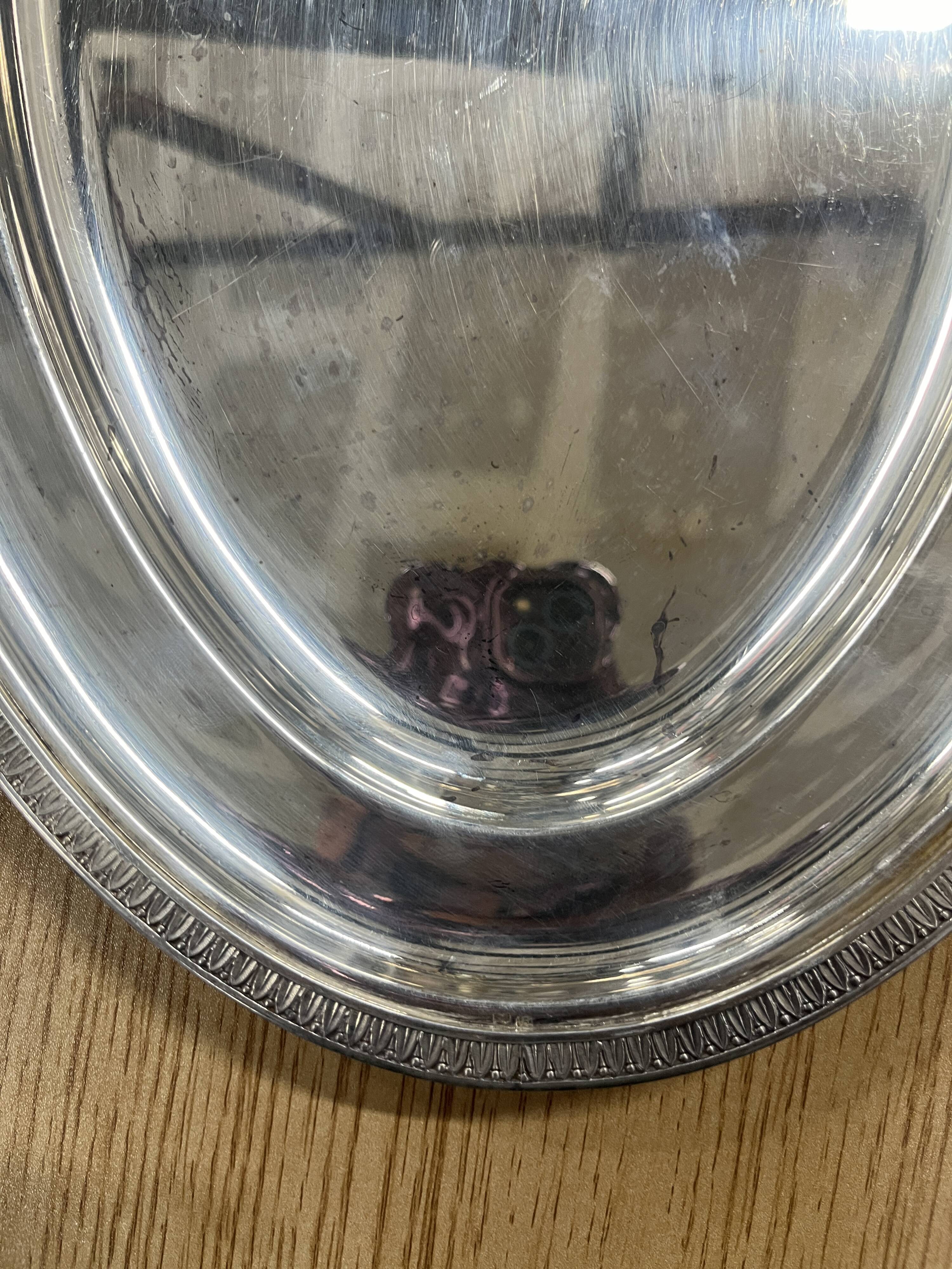 Oval tray in silver metal