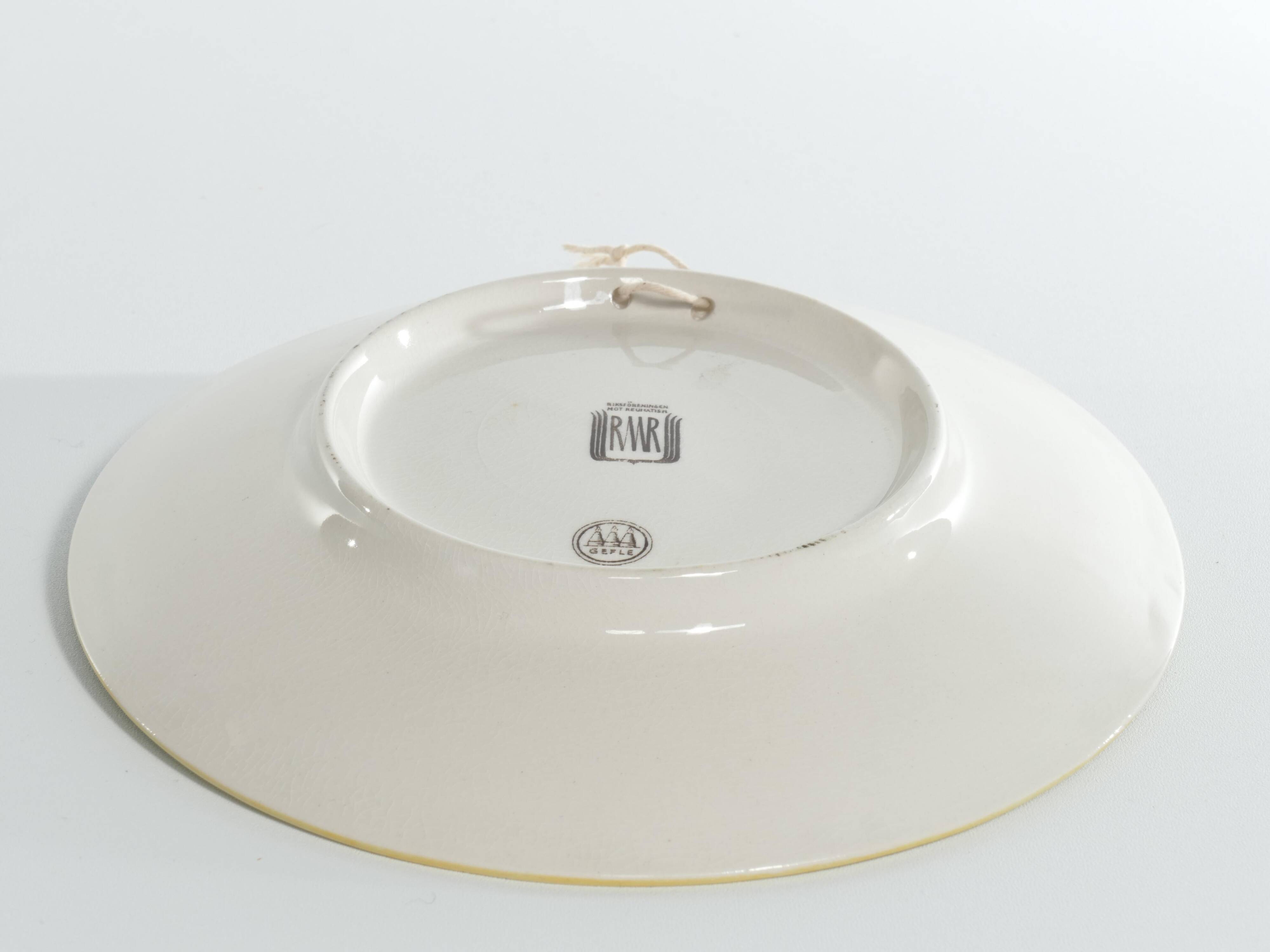 Swedish Grace Plates with Ulriksdal Palace in Yellow and Green by Gefle 1951