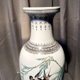 Pair of baluster vases with bird decoration in chinese porcelain
