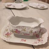 Sauceboat with sealed saucer