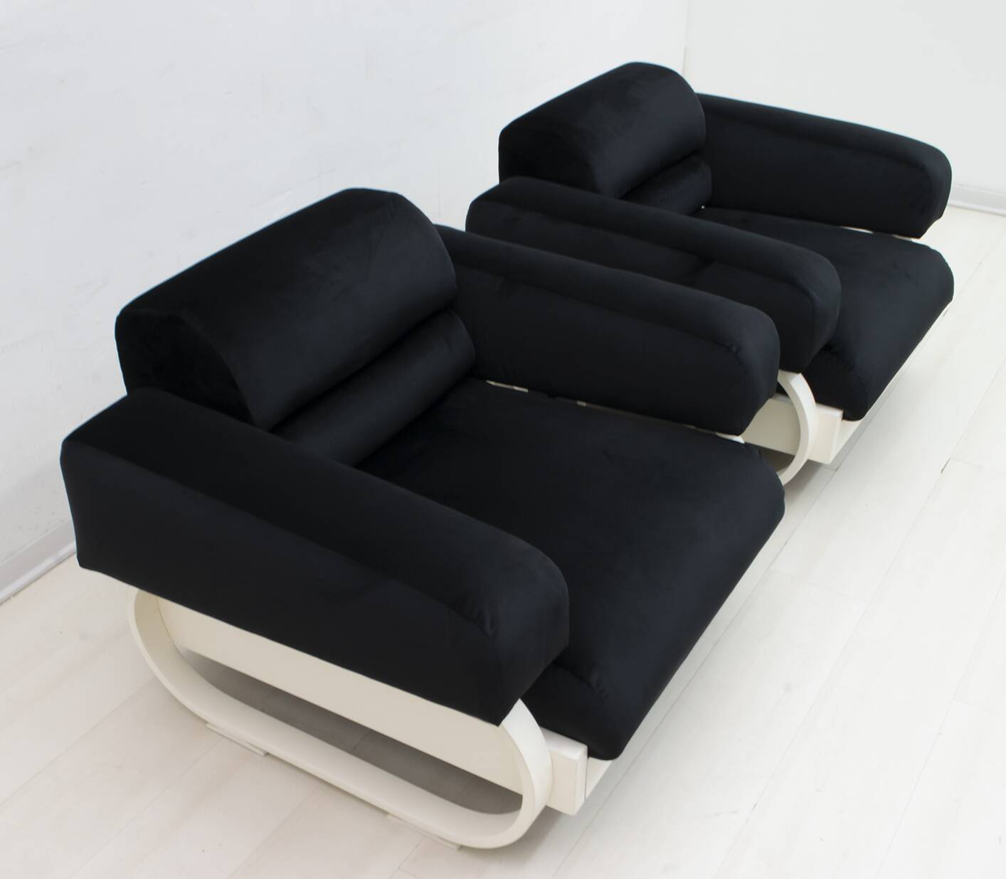 Pair of Mid-Century Modern Italian Velvet Armchairs, 1960s