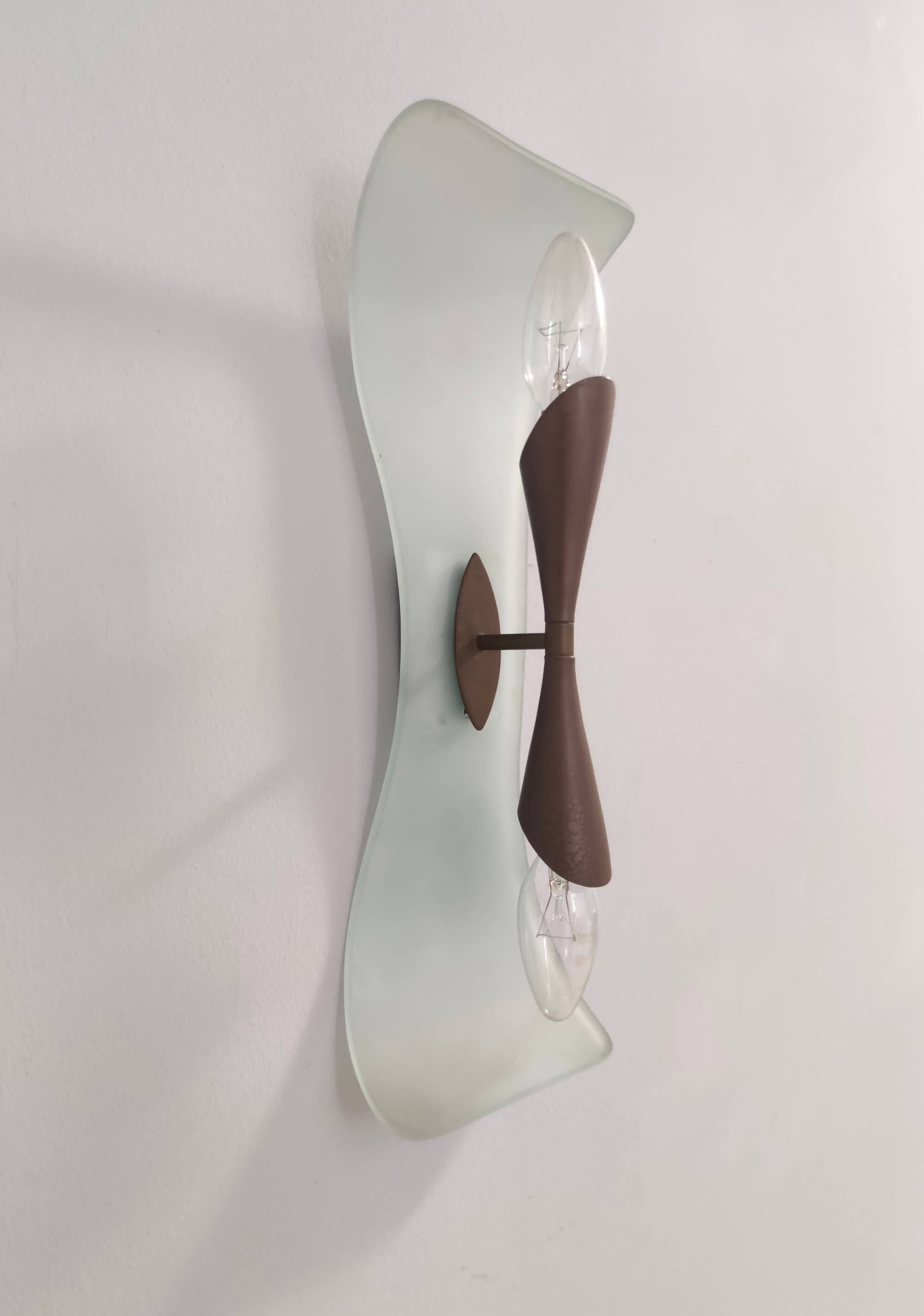 Vintage Brass and Etched and Curved Glass Wall Light ascribable to Fontana Arte