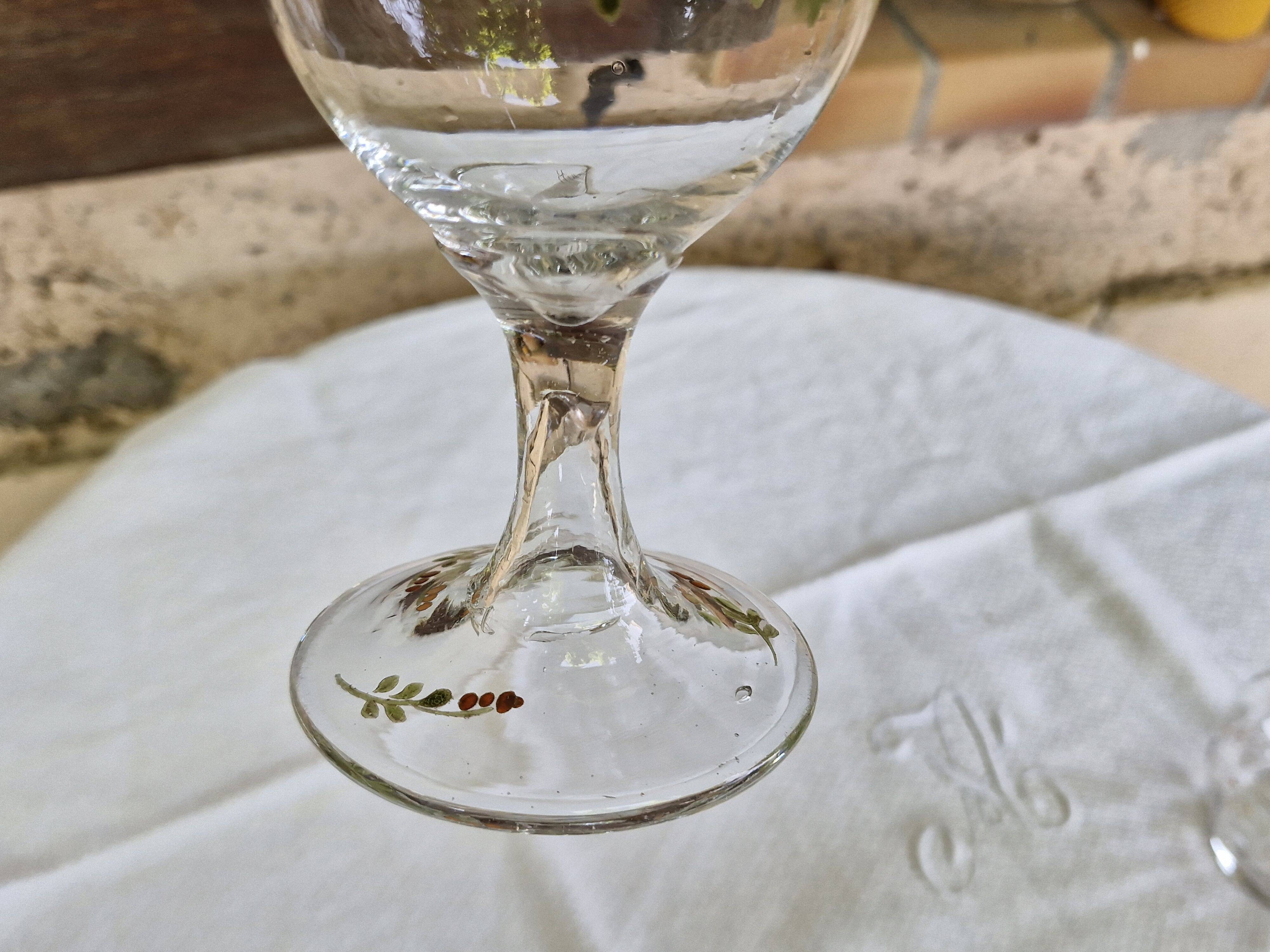 Grand verre ancien émaillé décor floral