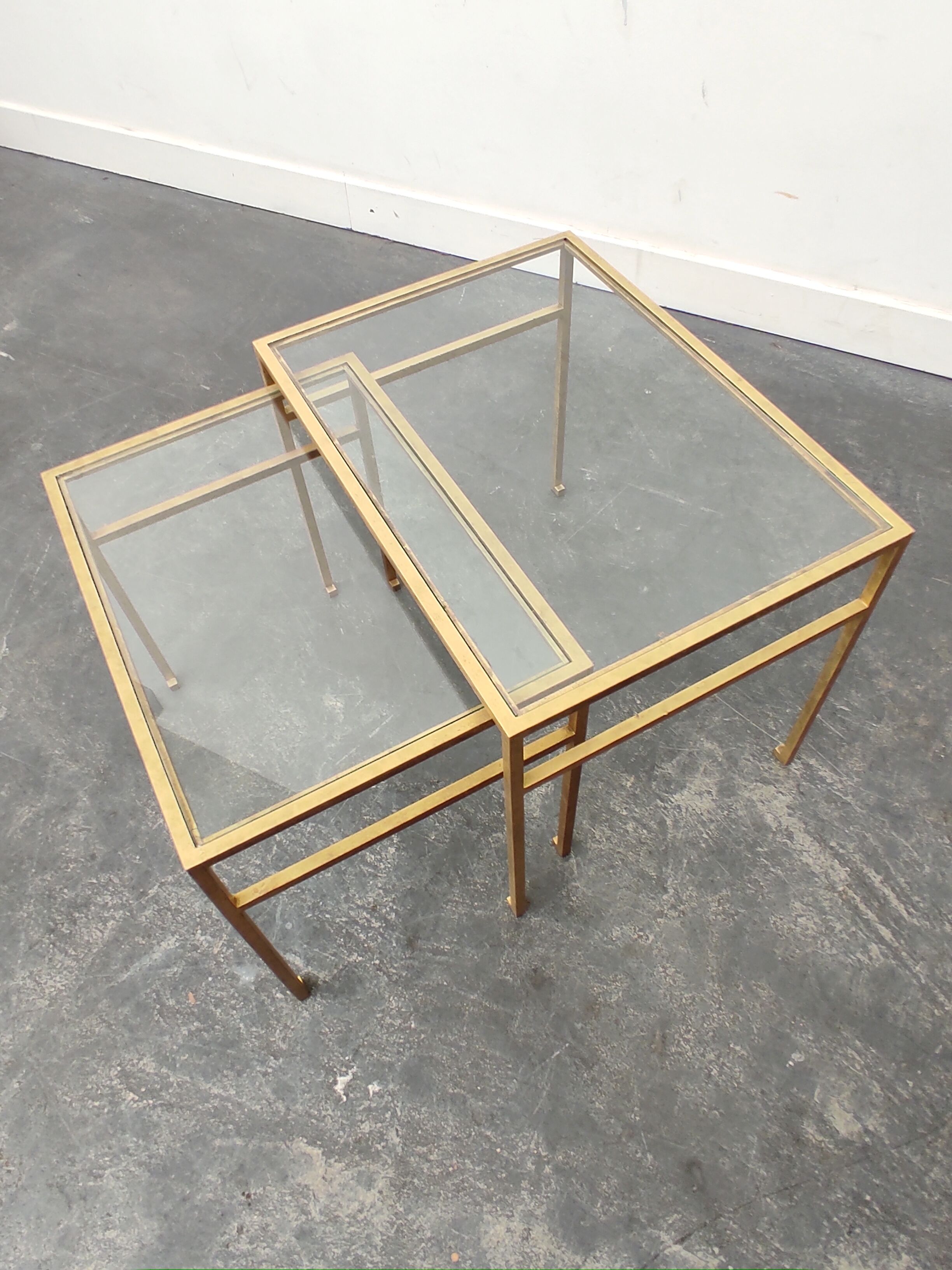 Tables basses gigognes Roger Thibier dorées 1960