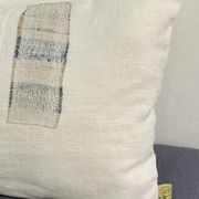 Coussin artisanal en toile ancienne style Kilim