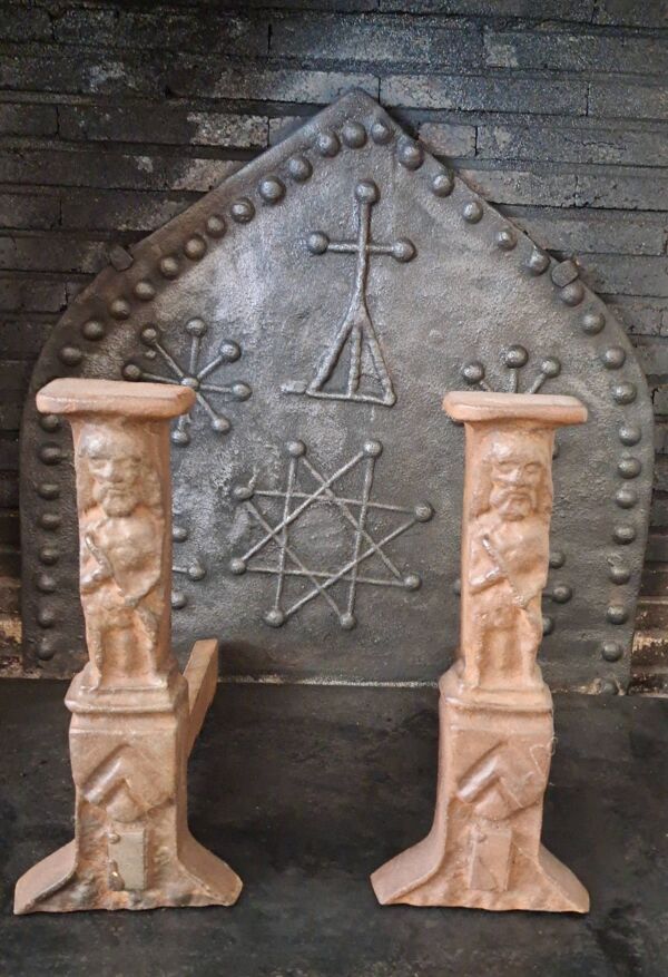 Paire de chenêts en fonte de fer, fin XVe