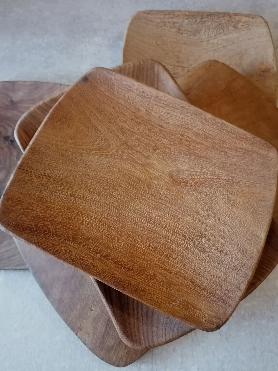 Ensemble assiettes et plat scandinave en bois massif vintage
