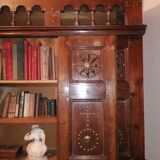 Old enclosed bed library