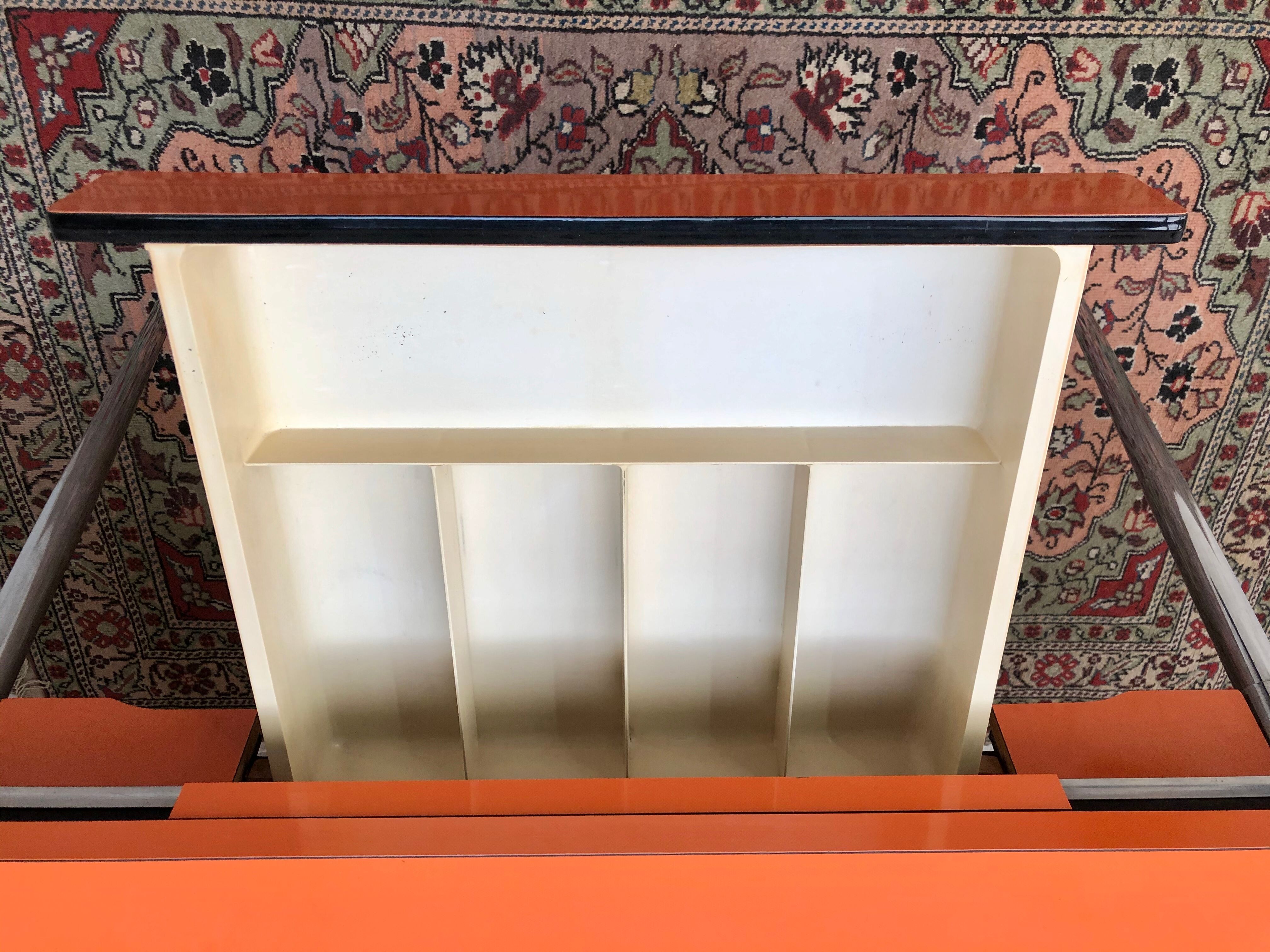 Vintage kitchen table expandable 70 years in orange formica
