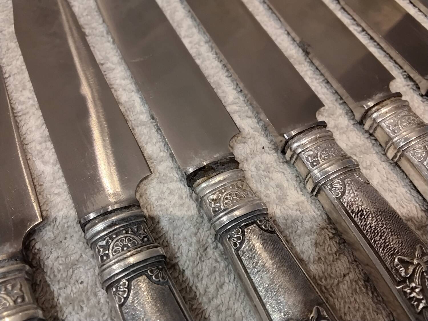 12 silver-plated metal table knives yrras style louis xvi