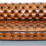 Victorian Chesterfield canapé from 1890 in restored leather, stamped Cornelius V. Smith.