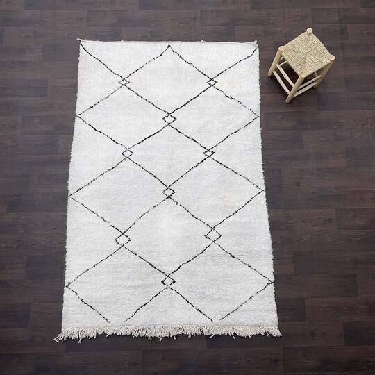 Berber carpet with black tangled diamonds