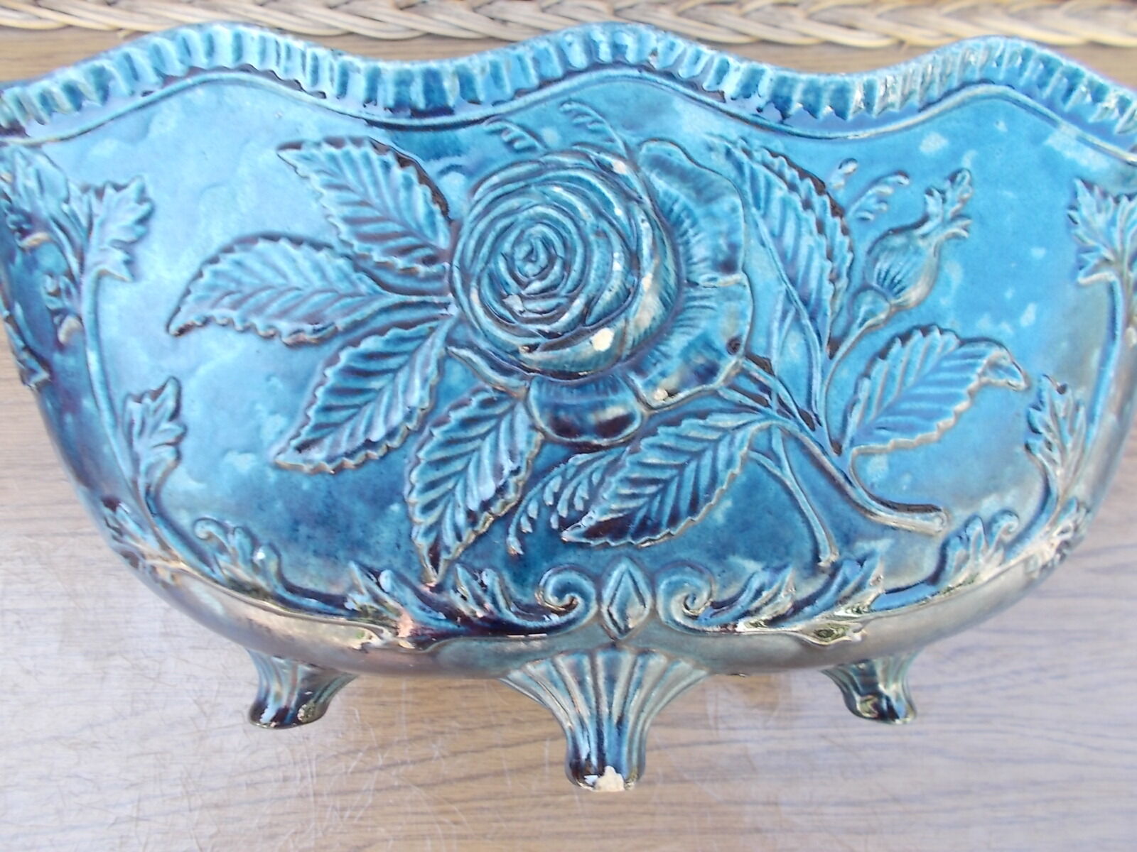 Gardener in blue earthenware