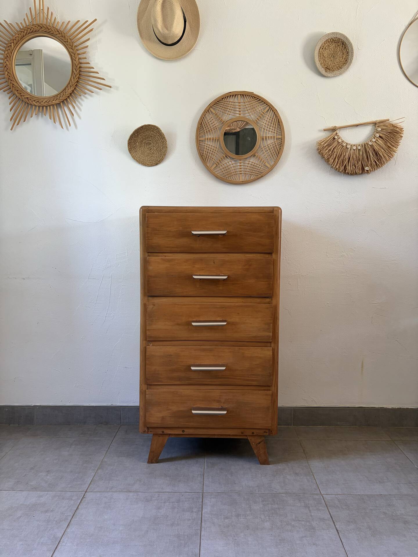 Vintage chest of drawers/commode from the 1960s.