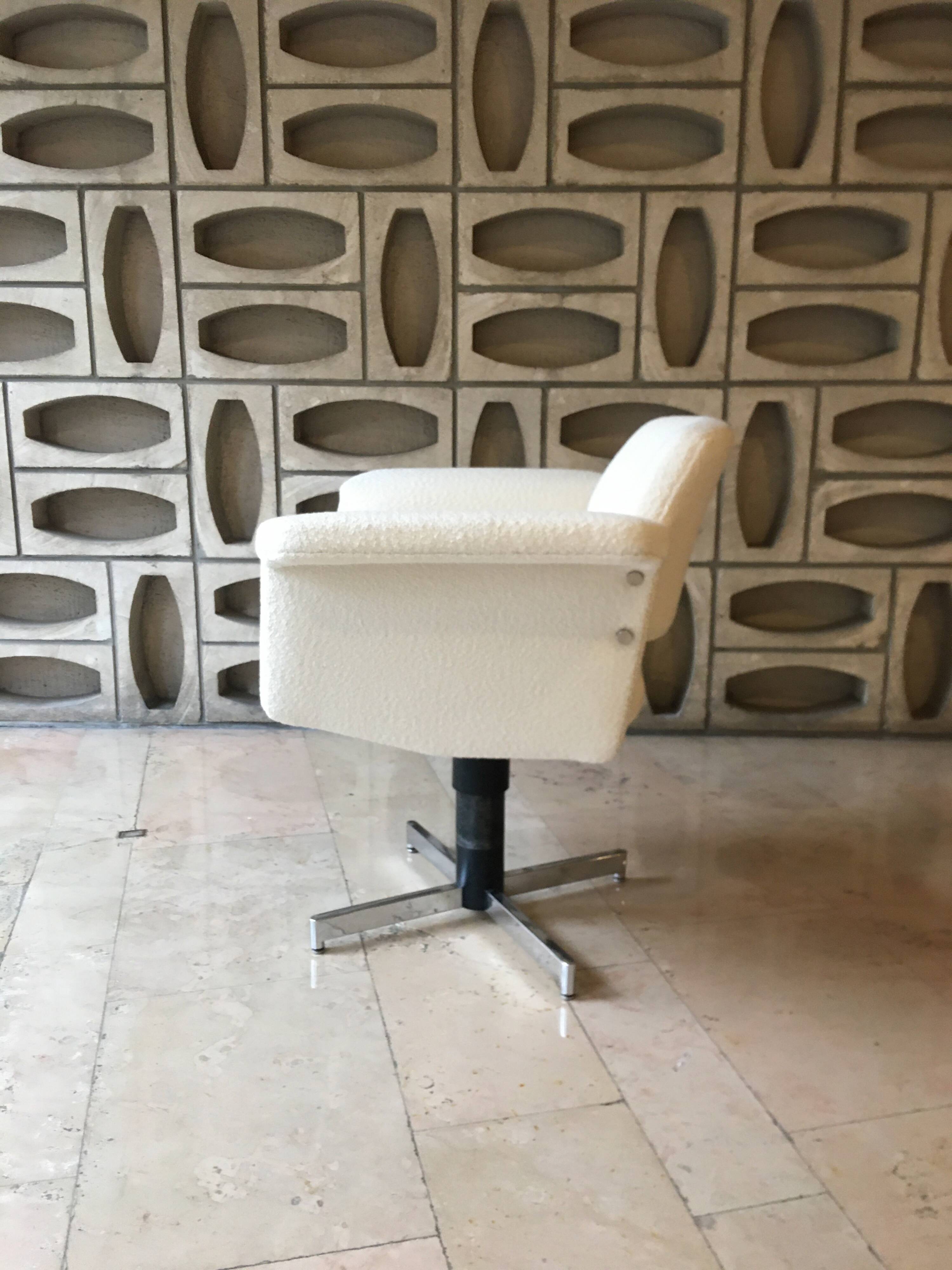 Prism armchair by Joseph-André Motte, Lelièvre fabric.