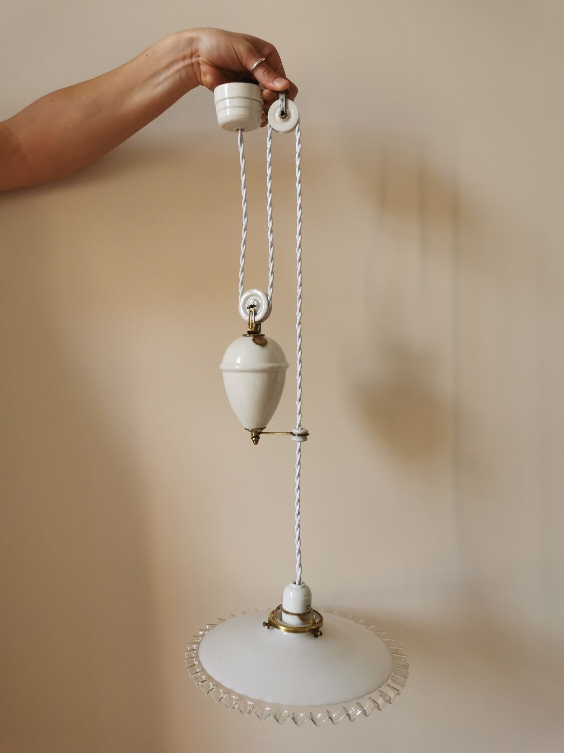 Opaline suspension with up and down