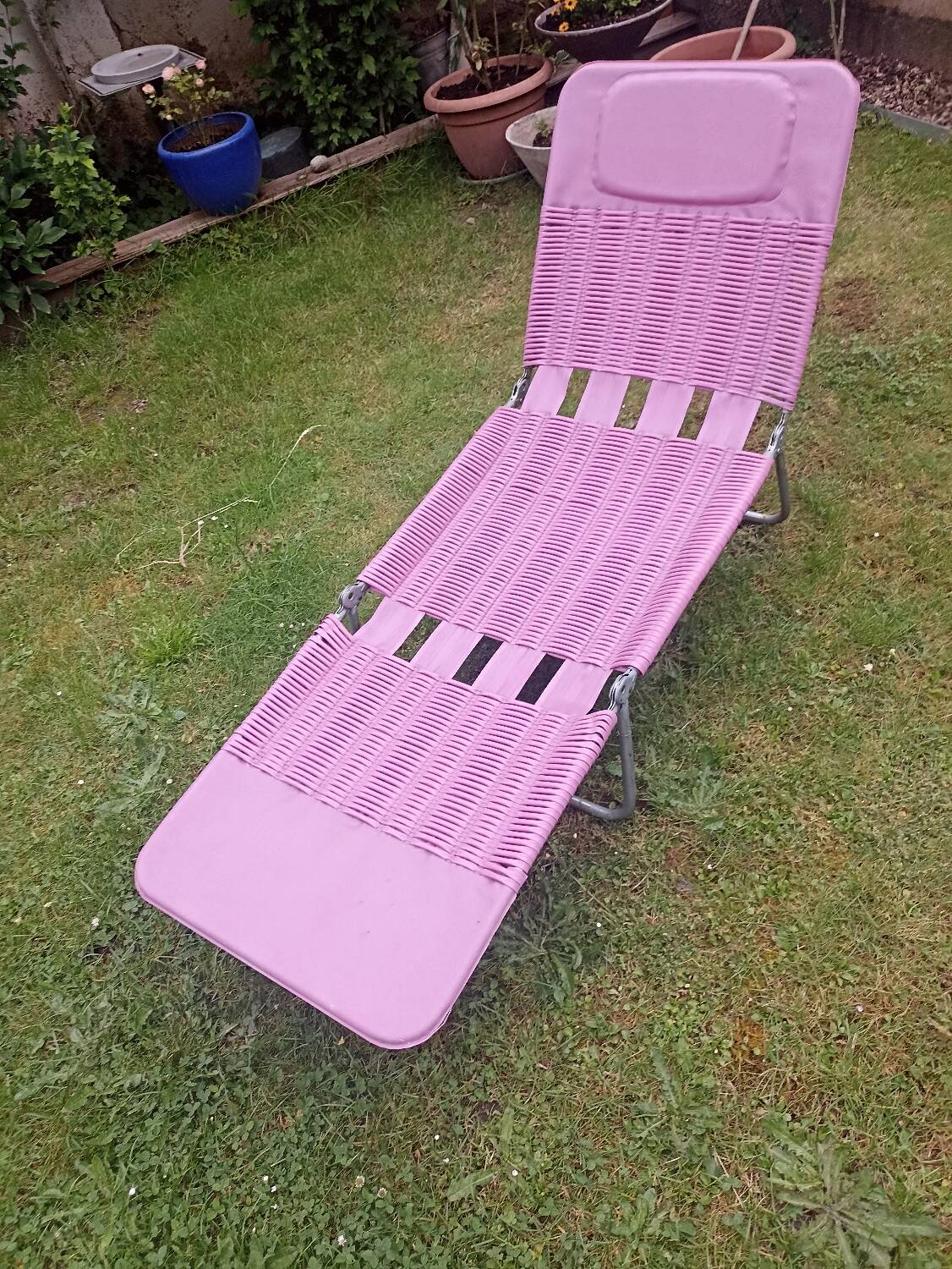 Vintage sun lounger