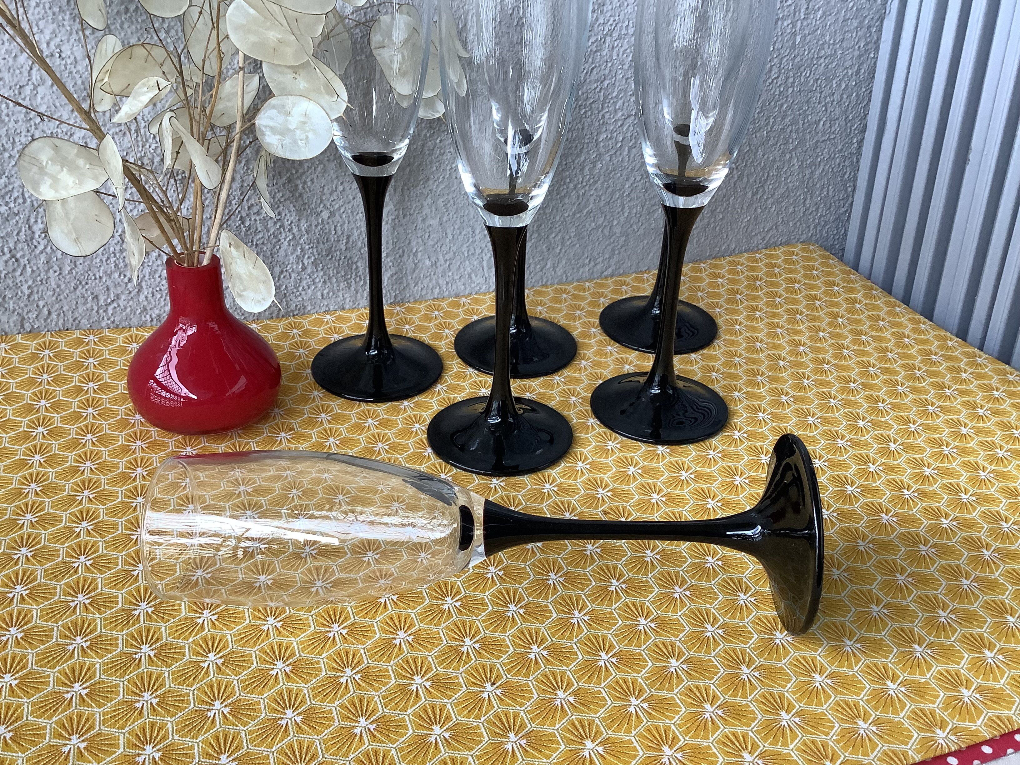6 champagne flutes Luminarc pied noir