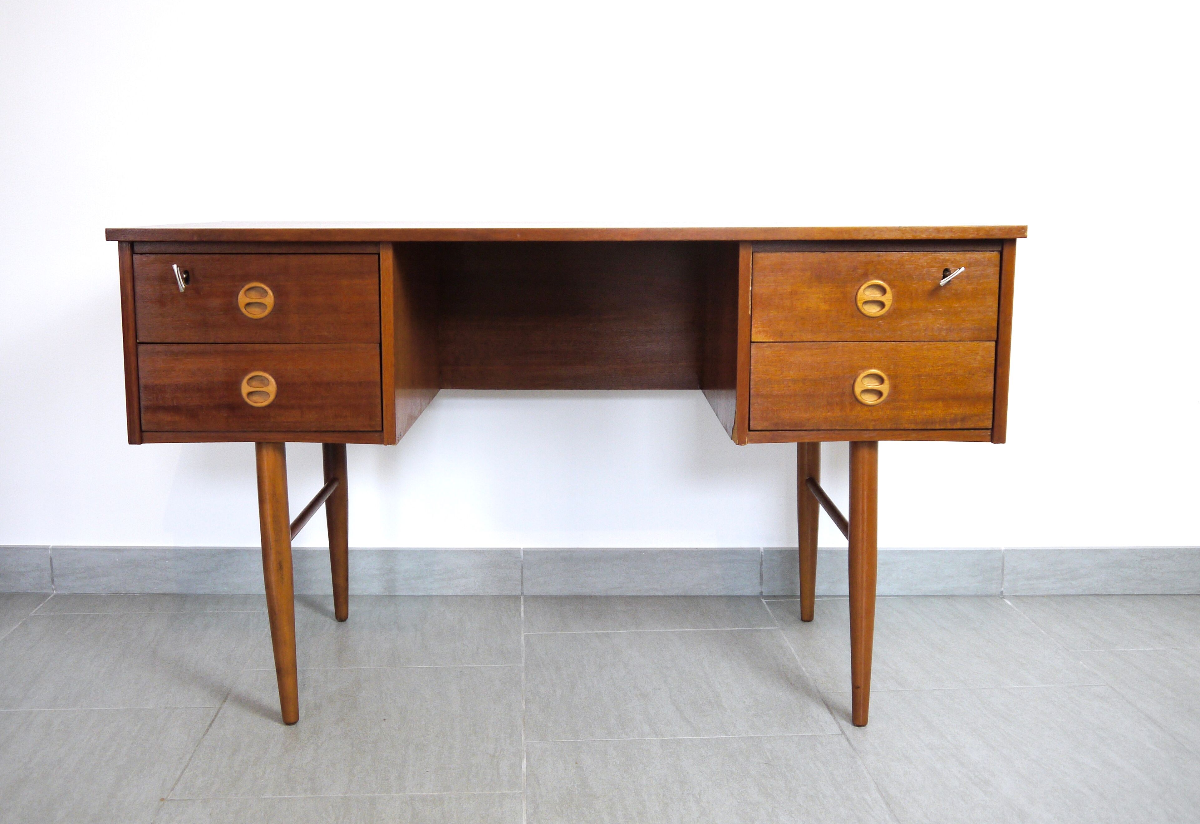 Office style Scandinavian GDR