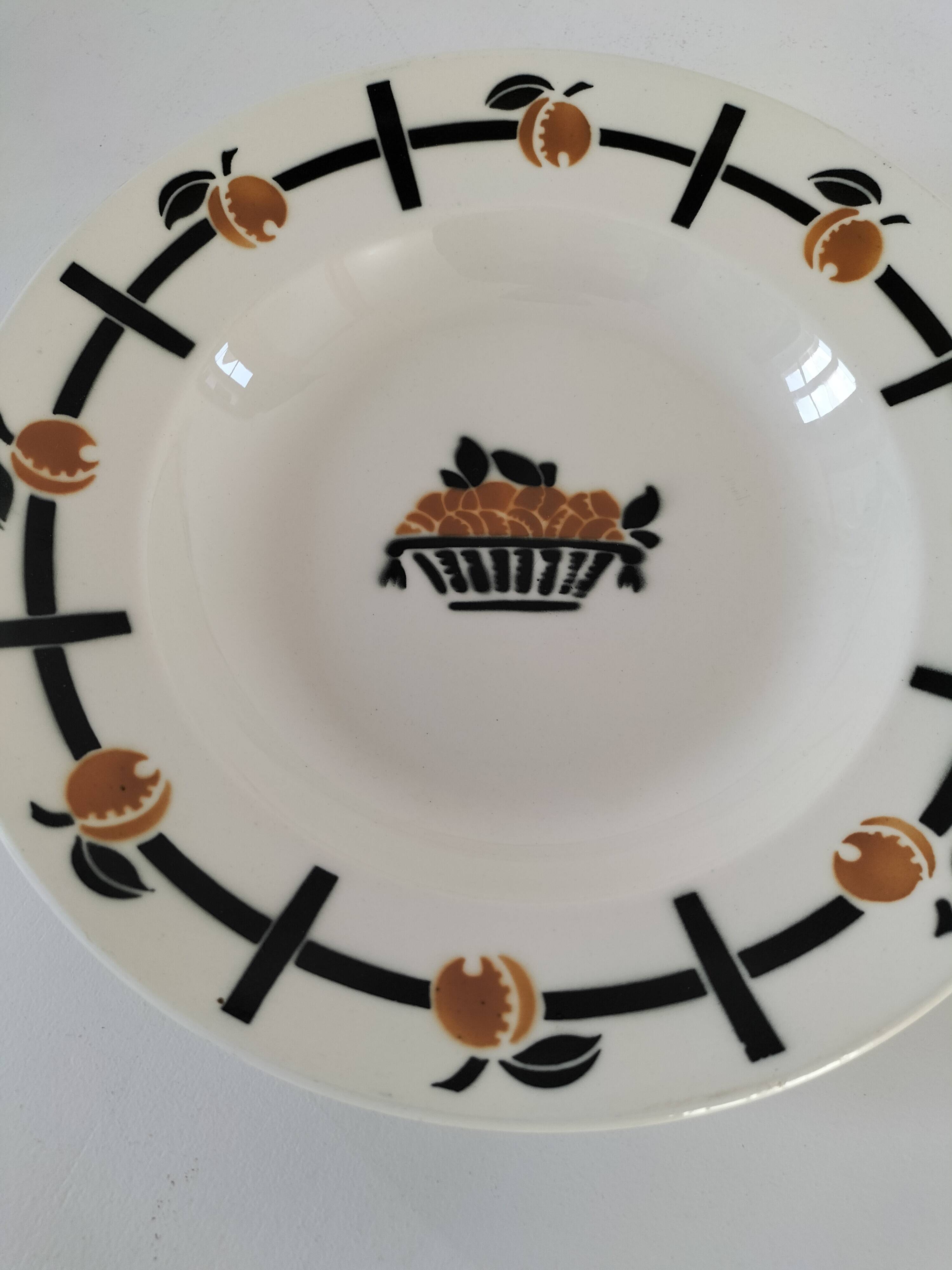 Dish decorated with apricot basket, Badonviller earthenware factory