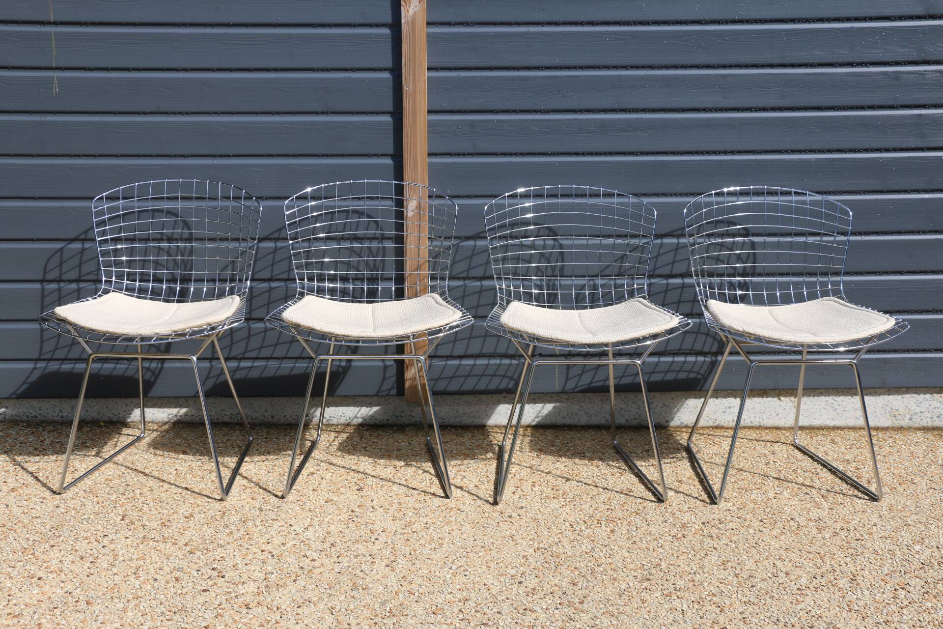 4 chrome Bertoia chairs with cushion