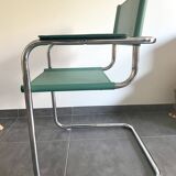 Paire de fauteuils en simili cuir et chrome