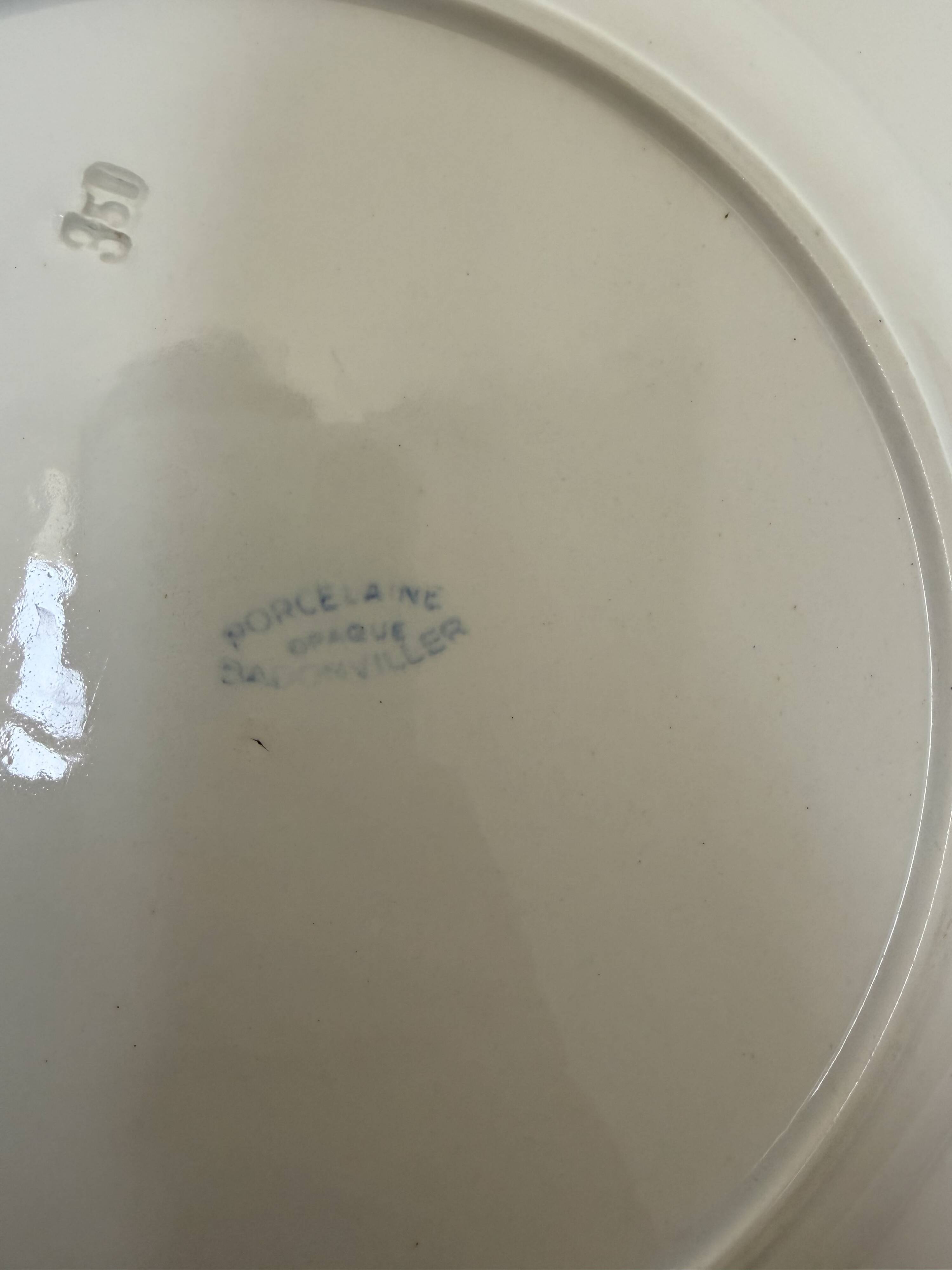 Serving dish round from the Badonviller factory 210399