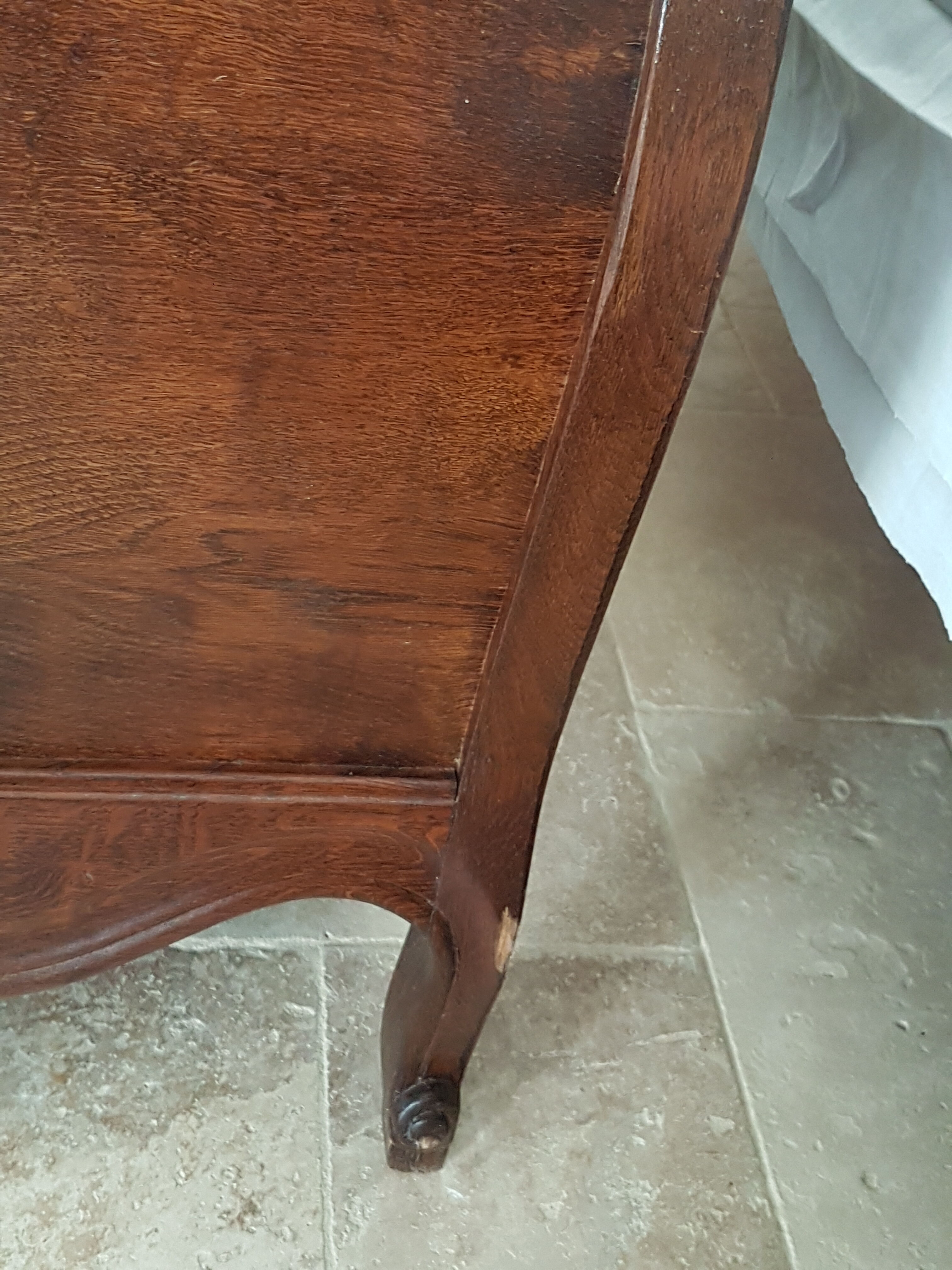 Commode tombeau bordelaise de style Louis XV