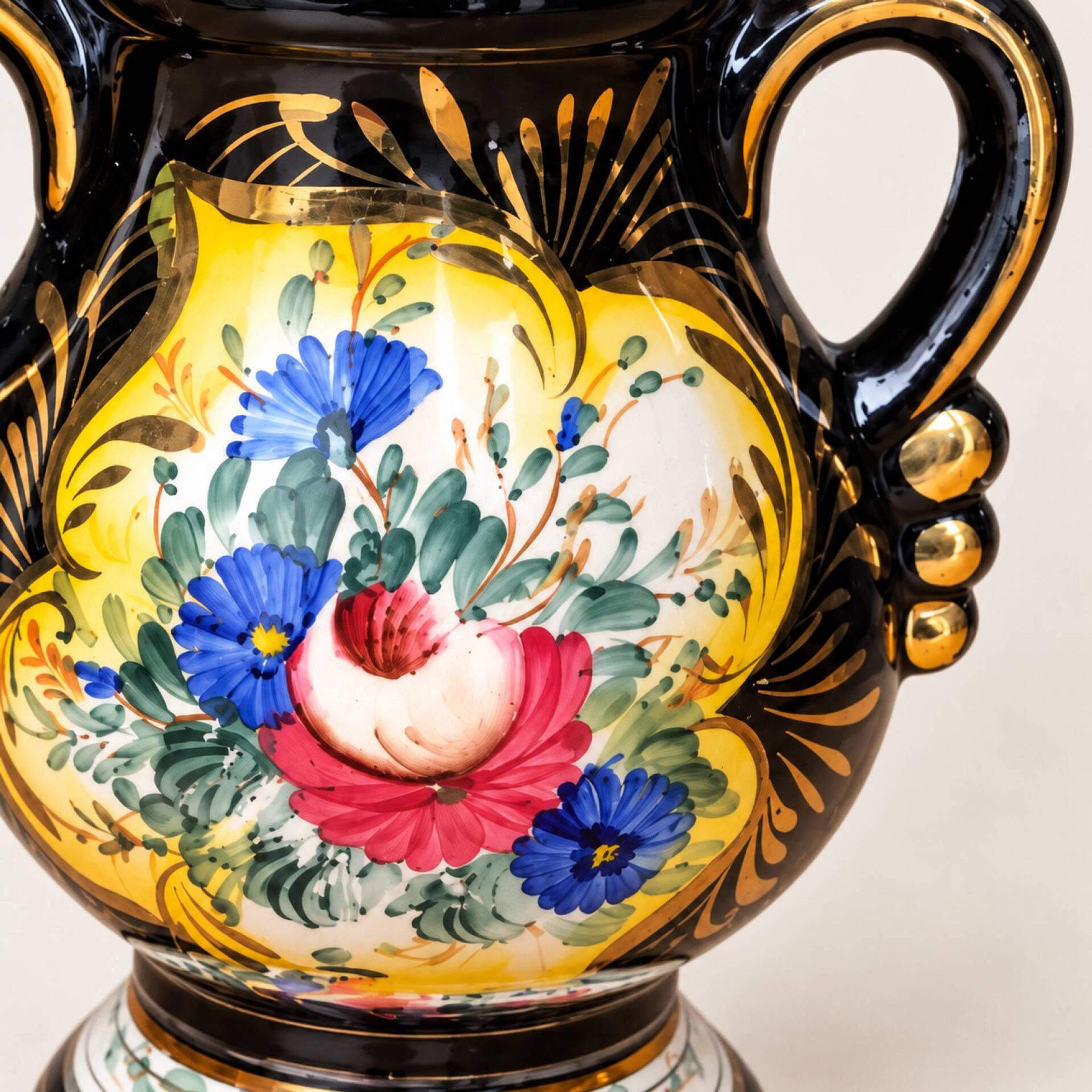 Pair of H. Bequet Quaregnon vases with floral and gold decoration – 20 cm